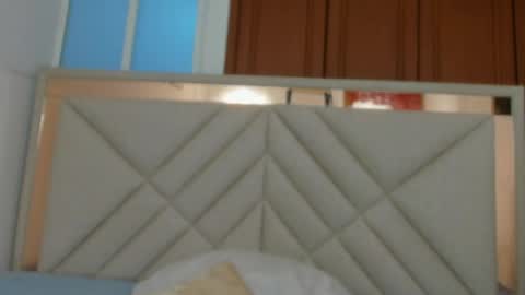 alennax online show from April 13, 1:59 pm