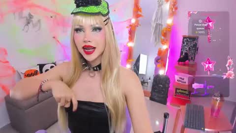 Snapshot of alessandra_thedoll chatting on October 4, 6:39 pm Alessa online show from October 4, 6:39 pm