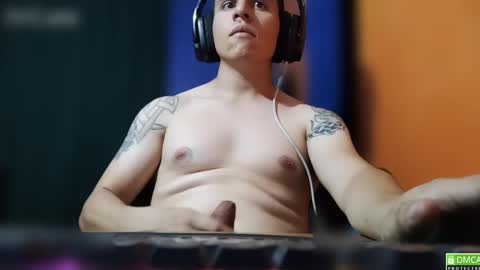 alex0397 online show from December 28, 2:11 am