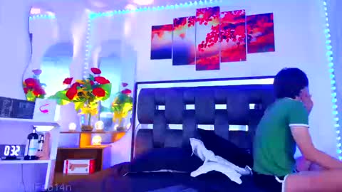 sneider online show from September 19, 8:01 pm