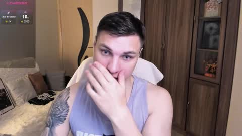 Snapshot of alex_milson chatting on September 28, 7:34 pm alex_milson online show from September 28, 7:34 pm
