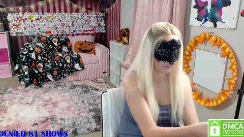 Snapshot of alex_nextdoor chatting on October 23, 2:13 am Alex online show from October 23, 2:13 am
