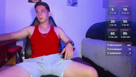 Snapshot of alex_smith0 chatting on March 5, 2:03 am     online show from March 5, 2:03 am