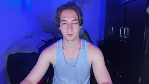 Snapshot of alex_smith0 chatting on September 19, 2:37 am     online show from September 19, 2:37 am