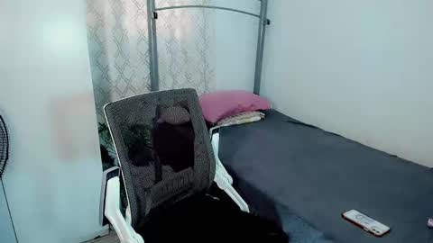 Snapshot of alexa_louise chatting on January 6, 4:47 am ALEXA    -    DONT FORGET TO FOLLOW AND RATE ME THUMBS UP online show from January 6, 4:47 am