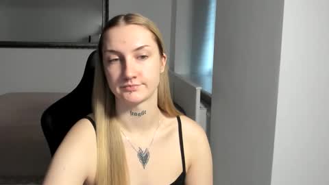 Snapshot of alexafragile chatting on October 24, 1:34 pm Alexa online show from October 24, 1:34 pm