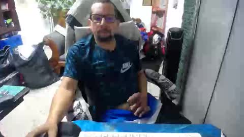 Snapshot of alexamdergal chatting on February 24, 3:20 pm Alexamdergal online show from February 24, 3:20 pm