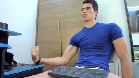 Snapshot of alexander__lips chatting on January 7, 7:17 pm alexander__lips online show from January 7, 7:17 pm