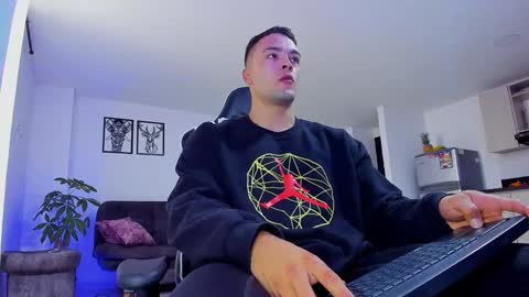 Snapshot of alexander_collin_ chatting on December 3, 12:13 pm Alex Collin online show from December 3, 12:13 pm