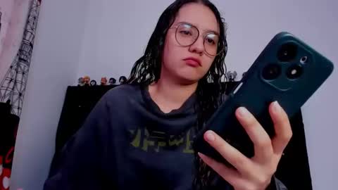 alexandra clauss online show from February 15, 4:17 pm