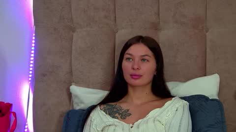 AlexandraBloom online show from October 20, 8:14 pm