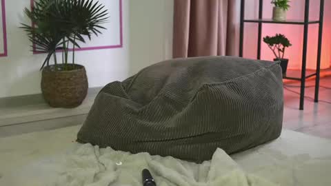 alexxiskye online show from April 3, 5:36 am