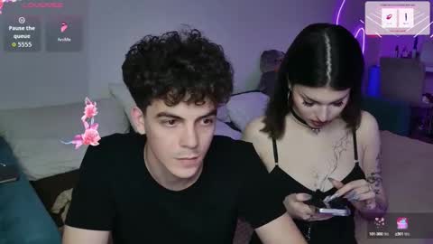 Snapshot of alice118james chatting on October 2, 6:28 pm alice and james online show from October 2, 6:28 pm