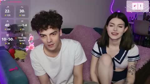 Snapshot of alice118james chatting on October 6, 5:42 pm alice and james online show from October 6, 5:42 pm