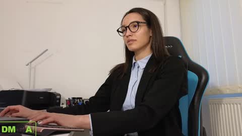 Snapshot of alice_bane chatting on March 2, 4:21 pm A R Y A  T I A online show from March 2, 4:21 pm