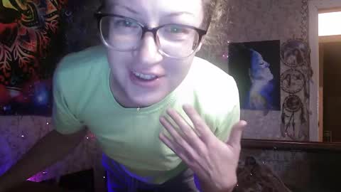 Snapshot of alice_peach chatting on October 22, 2:08 pm bigclit daddy squirt bigdildo fit online show from October 22, 2:08 pm