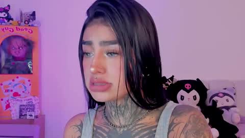 Alice  online show from December 5, 9:45 pm