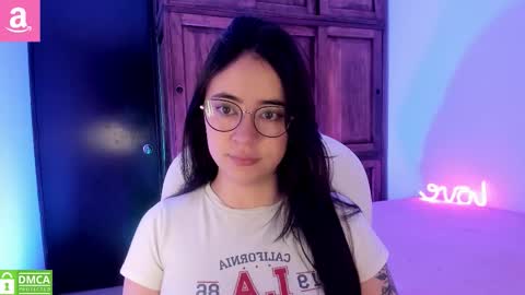 Snapshot of alicee_2 chatting on October 21, 11:04 am Aliceee .. 97YP9VWGZHrefnav wishlist lists 1 online show from October 21, 11:04 am