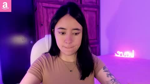 Snapshot of alicee_2 chatting on March 5, 4:24 pm Aliceee .. 97YP9VWGZHrefnav wishlist lists 1 online show from March 5, 4:24 pm