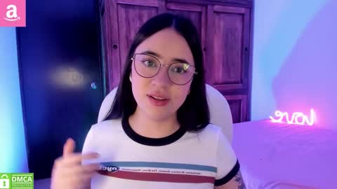 Snapshot of alicee_2 chatting on October 18, 10:08 am Aliceee .. 97YP9VWGZHrefnav wishlist lists 1 online show from October 18, 10:08 am