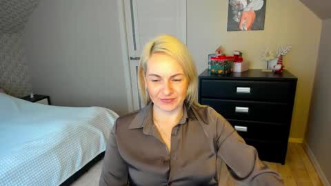 Alicee online show from December 4, 9:31 am