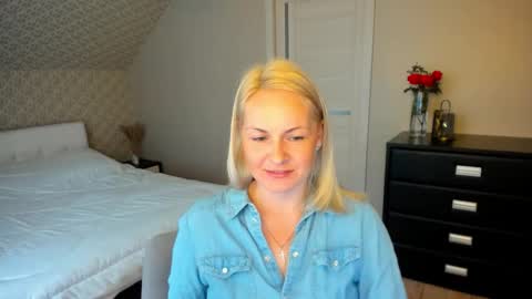 Alicee online show from November 17, 9:01 am