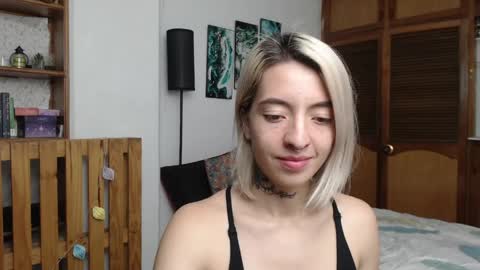 alicee_logan_ online show from May 6, 1:22 am