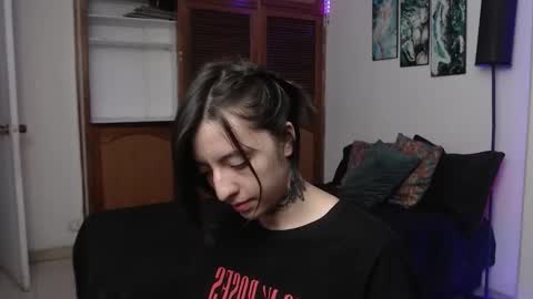 alicee_logan_ online show from November 15, 2:46 am