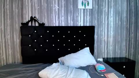 alicee_moonn online show from January 10, 10:26 pm