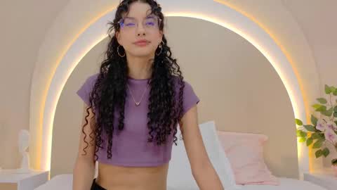 Snapshot of alicee_rodriguez chatting on October 21, 6:55 pm alice online show from October 21, 6:55 pm
