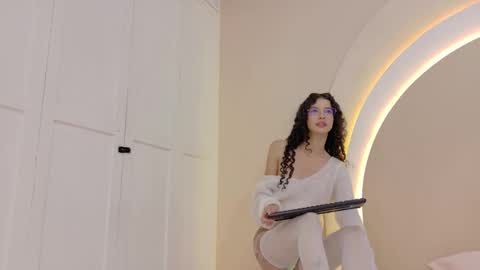Snapshot of alicee_rodriguez chatting on September 27, 7:33 pm alice online show from September 27, 7:33 pm