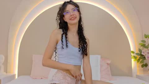 Snapshot of alicee_rodriguez chatting on September 29, 5:12 pm alice online show from September 29, 5:12 pm