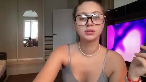 aliceinlustland online show from November 28, 11:17 am