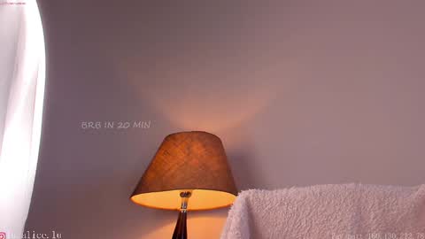 Elle online show from March 9, 11:58 am