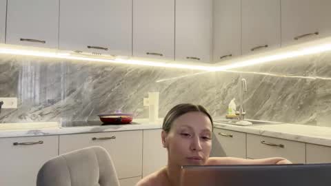 Snapshot of alicewonders_ chatting on February 28, 9:47 am Alice online show from February 28, 9:47 am