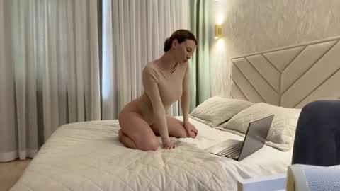 Snapshot of alicewonders_ chatting on January 30, 9:04 am Alice online show from January 30, 9:04 am