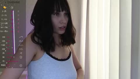 Snapshot of alicewonders_ chatting on October 16, 8:47 am Alice online show from October 16, 8:47 am