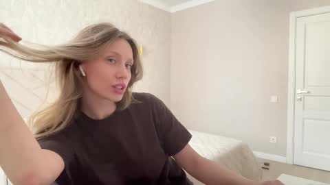 Snapshot of alicewonders_ chatting on February 17, 8:09 am Alice online show from February 17, 8:09 am