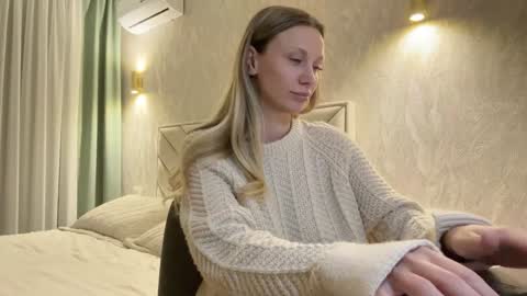 Snapshot of alicewonders_ chatting on February 1, 1:34 am Alice online show from February 1, 1:34 am