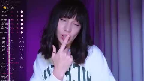 Snapshot of alicewonders_ chatting on October 18, 8:35 pm Alice online show from October 18, 8:35 pm