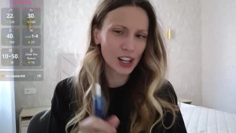 Snapshot of alicewonders_ chatting on March 10, 10:50 am Alice online show from March 10, 10:50 am