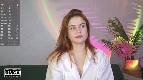 Snapshot of alicewyliee chatting on September 21, 1:37 pm Alice online show from September 21, 1:37 pm