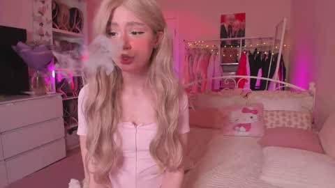 from wonderland online show from May 11, 4:04 pm
