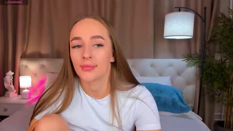 Mia online show from October 14, 1:52 am