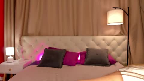 Mia online show from April 4, 1:45 am