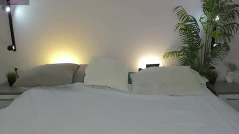 Mia online show from October 27, 2:00 am