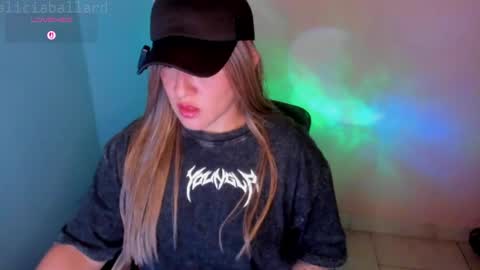 Jennyfer online show from April 12, 8:57 pm