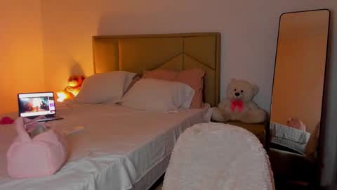 aliciabiden online show from December 18, 3:24 am