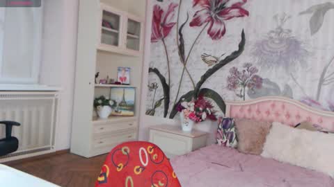 Veronica online show from November 23, 2:04 pm