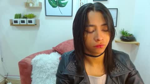 aliciacute    online show from October 3, 8:17 pm